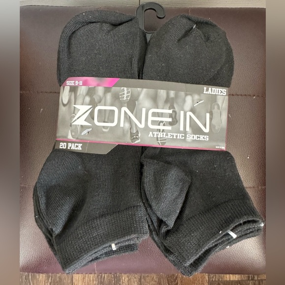 Zone in Woman’s socks sizes 9-11 - Picture 1 of 3
